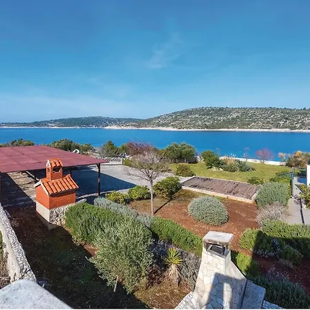 Two-bedroom In Kanica شقة